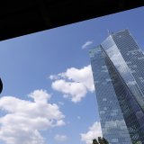 L'inquiétude porte sur la consommation et l'investissement des ménages et des entreprises, freinés par le resserrement de la politique monétaire de la Banque centrale européenne (BCE). (EPA/RONALD WITTEK)
